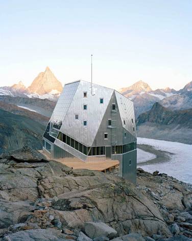 Крепость для туристов Monte Rosa Hut в швейцарских Альпах. Проект компании Bearth & Deplazes